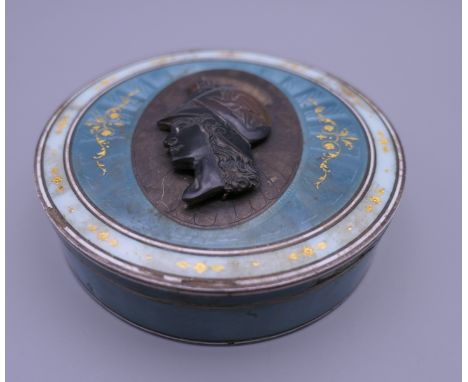 An agate mounted enamel decorated silver box. 9 cm diameter. 6.1 troy ounces total weight. 