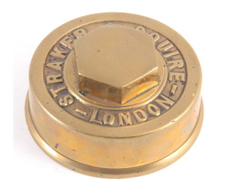 A VINTAGE BRASS HUB CAP made by 'STRAKER &amp; SQUIRE, LONDON. 13CM diameter