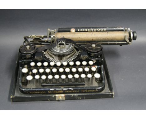 Cased portable vintage Underwood typewriter 