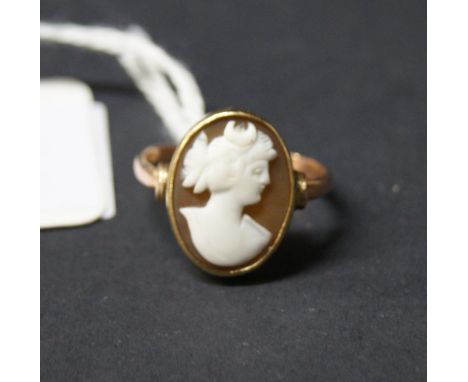 Gold cameo ring