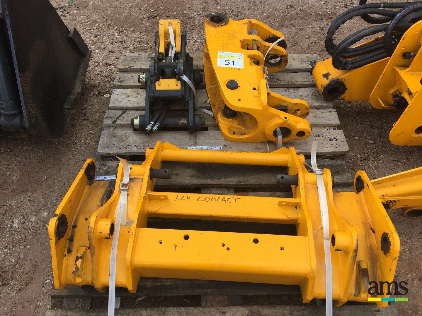 Quick Hitch to suit JCB 3CX Compact and Hydraulic Quick Hitch and Kingpost