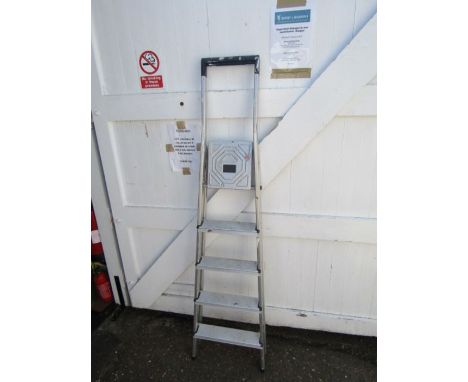 Metal step ladder&nbsp;