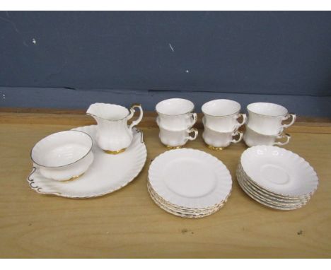 Royal Albert Val d'or tea service for 6&nbsp;