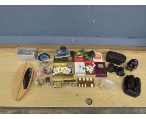 Collectors lot to include jade bird on leaf, Vintage playing cards, binoculars and crystals etc&nbsp;