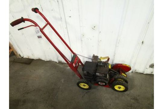 TRAILMATE KEE WALK-BEHIND GAS EDGER, 3.5 H.P., M/N ET101