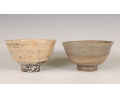 Korea, two Ido ceramic tea bowls, both covered with greyish cream glaze, one with Japanese wood box diam. 13,5-14 cm [2]