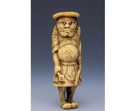 Japan, stag-hor netsuke, Edo/Maiji period; warrior with bow and arrow l. 7,5 cm. Uit de nalatenschap van Clemens Merkelbach v
