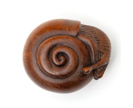 Japan, wooden netsuke, Meiji/Taisho period; snail l. 3,5 cm. Uit de nalatenschap van Clemens Merkelbach van Enkhuizen [1]