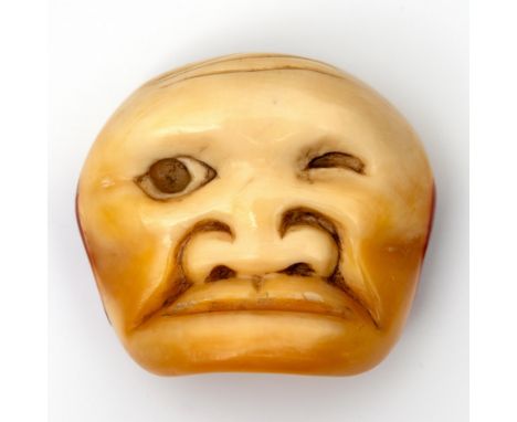 Japan, hornbill netsuke; Kyogen mask 3,5 x 4 cm. Uit de nalatenschap van Clemens Merkelbach van Enkhuizen [1]