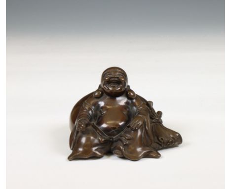 China, a bronze figure of Budai, 19th/ 20th century, seated with open robes and leaning against a sack h. 6 cm Uit de nalaten