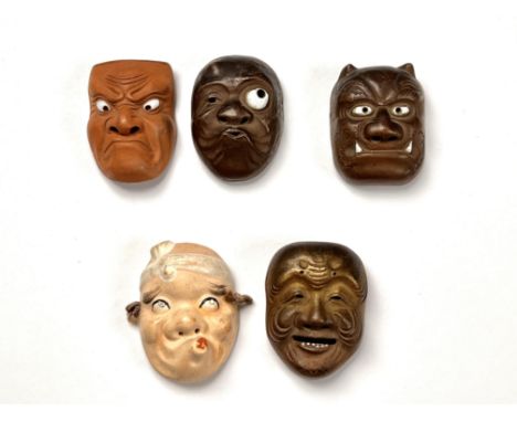 Japan, five brown ceramic netsukes; Noh and Kyogen masks. Four signed h. circa 4 cm. Uit de nalatenschap van Clemens Merkelba
