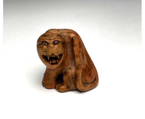 Japan, wooden netsuke, probably Taisho period Tiger. Signed h. 4 cm. Uit de nalatenschap van Clemens Merkelbach van Enkhuizen