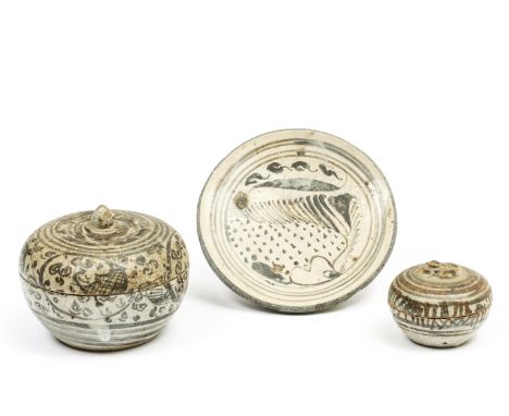 Thailand, three Sawankhalok blue and white ceramic objects, 14th/ 15th century, comprising two various circular boxes and cov