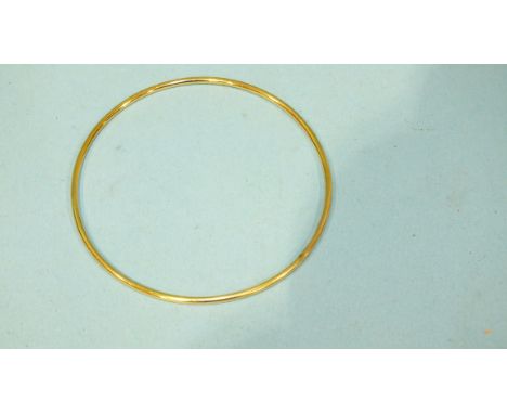 A small gold bangle, 5.5cm diameter, unmarked, (tests as 18ct, approximately).