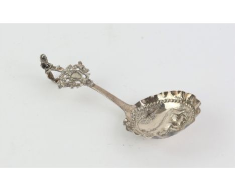 Victoria Lion finial silver caddy spoon, Import London, 1897