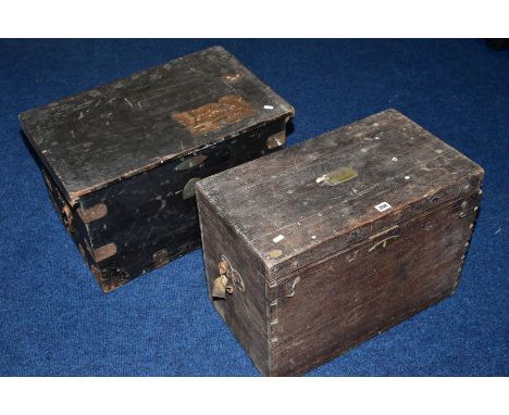 A 19TH CENTURY OAK SILVER CHEST, with green cloth and paper lined fitted interior, hinged lid with brass named plaque to the 