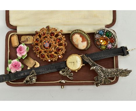 A SELECTION OF ITEMS, to include a Longines lady's wristwatch cream dogtooth patter dial, roman numerals and baton markers di