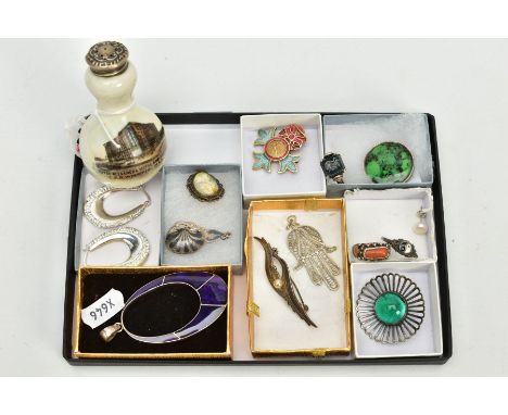 A SELECTION OF ITEMS, to include a gentlemen's white metal intaglio square panel, ring size R, a white metal openwork oval pe