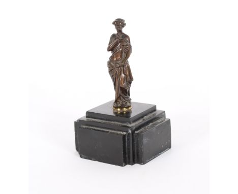 A 19th Century Grand Tour type figure of a bronze classical maiden, raised on stepped marble plinth, 15cm high 