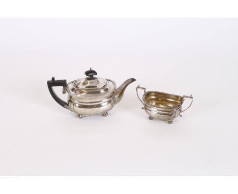 A George V silver bachelors teapot, and matching sucrier London 1923, 16oz 