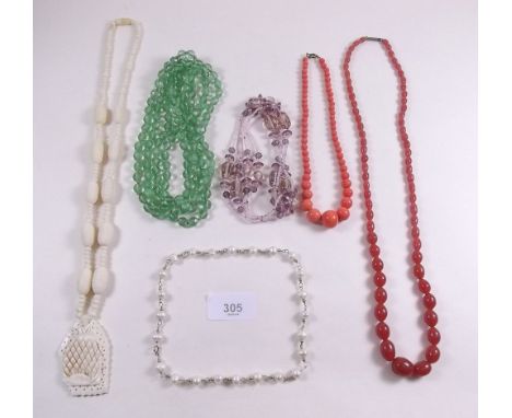 A good selection of vintage beads etc.