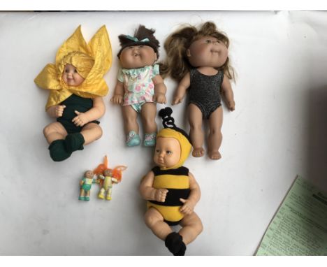 4 unboxed excellent condition Cabbage Patch dolls together with 2 Anne Geddes dolls