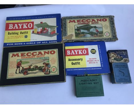 A meccano vintage 2a and 1a together with a Bayko building set.