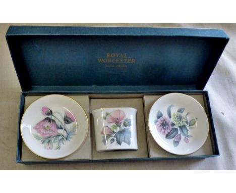 Royal Worcester - Bathroom Set-in original box - in excellent condition