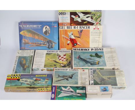 Williams Bros - Testors - Hawk - Maquette - Arba - 11 x boxed aircraft model kits in several scales including a Northrop Gamm