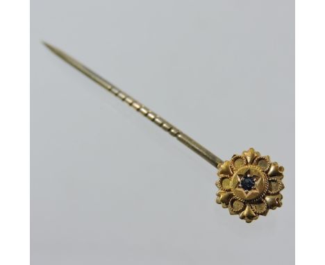 An early 20th century 15 carat gold mounted and sapphire set stick pin, cased