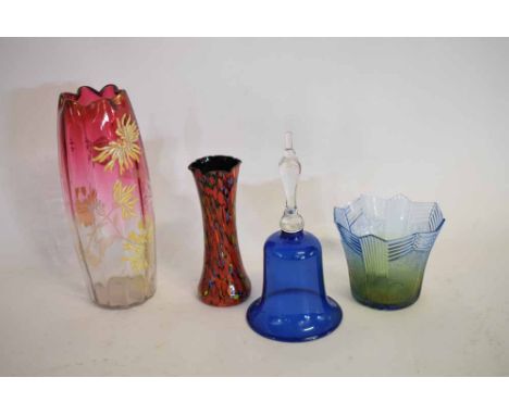 Mixed Lot: glasswares to include a 1920s/30s glass vase with an etched and reeded design, and a castellated top in green and 