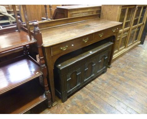 An Edwardian oak side/serving table fitted with two frieze drawers on square supports, 153 cm wide