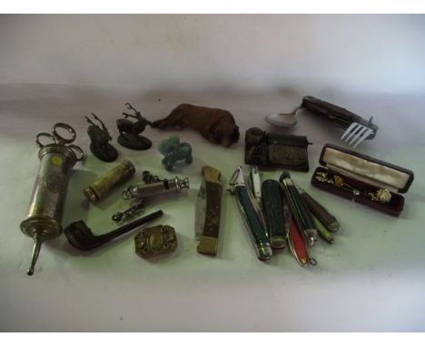 A small miscellaneous collection to include a vintage syringe marked S Maw Son & Sons Ltd, London, England, a miniature coppe