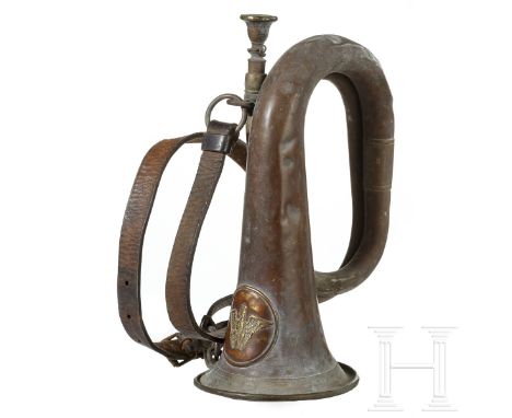 Signalhorn M 1884  Buntmetall und Neusilber mit originaler Patina, am Schalltrichter aufgelöteter Adlerschild und Herstellers