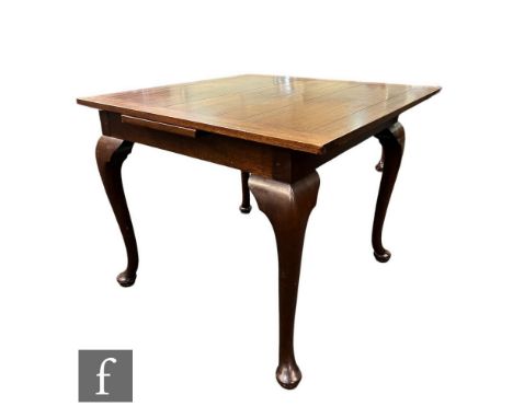 An Edwardian mahogany draw leaf dining table on cabriole legs and pad feet, height 74cm x depth 91cm x width 161cm when open,