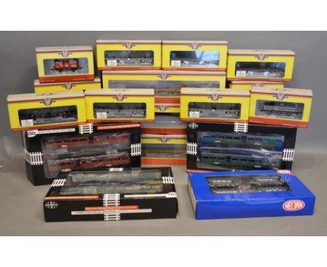 Kernow Model LSWR Gate Stock Twin Pack, OO Gauge, together with two other Kernow twin packs, a collection of Oxford Rail roll