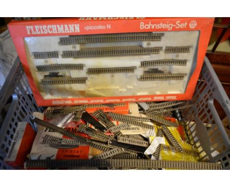 A Fleischmann Piccolo N Scale Set 9196, together with a collection of Fleischmann track 