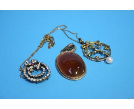 An Edwardian circular pendant and chain, an agate pendant etc.