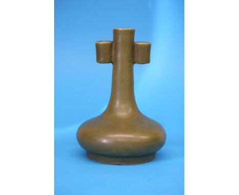 A 19th /20th Century tea dust glaze arrow vase, seal mark to base.  20 cm high