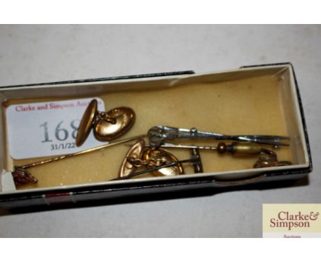 A golf bar brooch; a fox stick pin; a rabbit stick pin etc.