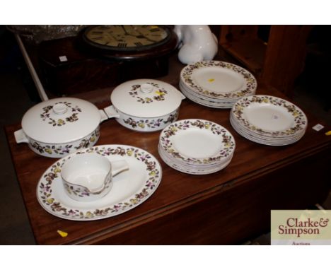 A quantity of Midwinter tableware 