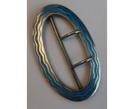 An Edward VII silver oval belt buckle, enameled with light blue wavy borders, Birmingham 1909, L&amp;S, weight 15.5g