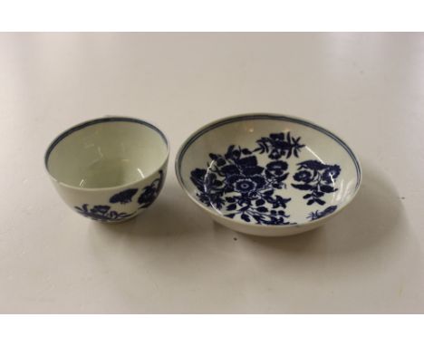 An early 19th Century blue and white Worcester bowl and saucer of small size