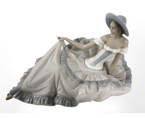 A large Nao figure of a lady in flowing dress, height 18 cm.