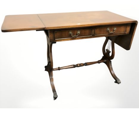 A reproduction mahogany sofa table, width 90 cm (un-extended) 