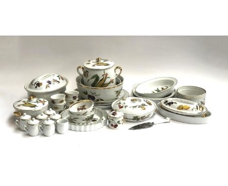 A large quantity of Royal Worcester ceramic dinnerware, mainly Evesham Vale, approx. 30 pieces 