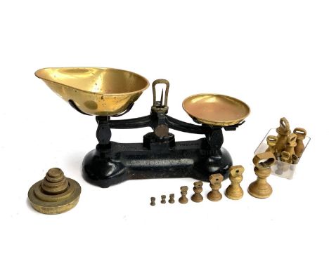 A set of vintage Libra Scale Co. kitchen scales, with weights 