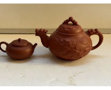 2 Oriental signed terracotta teapots, small teapot A.F