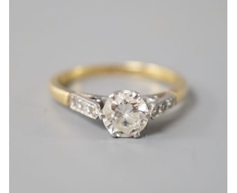 An 18ct &amp; plat, single stone diamond ring, with diamond set shoulders, size N, gross weight 2.7 grams,the central stone w
