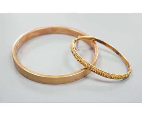 A 9ct gold bangle, 14.5 grams and a Victorian 15ct hinged bangle(a.f.), 7.8 grams.